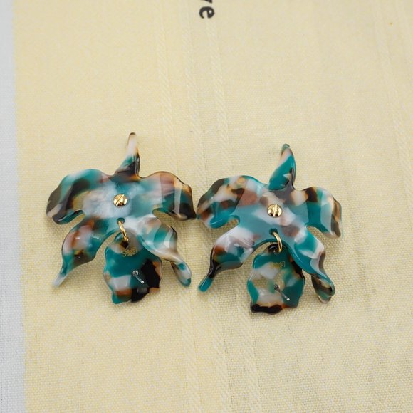 NEW Lele Sadoughi Crystal Lily Small Statement Earrings in Abalone - Picture 6 of 6